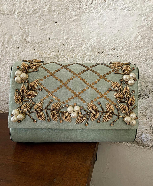 PEARL CLUTCH